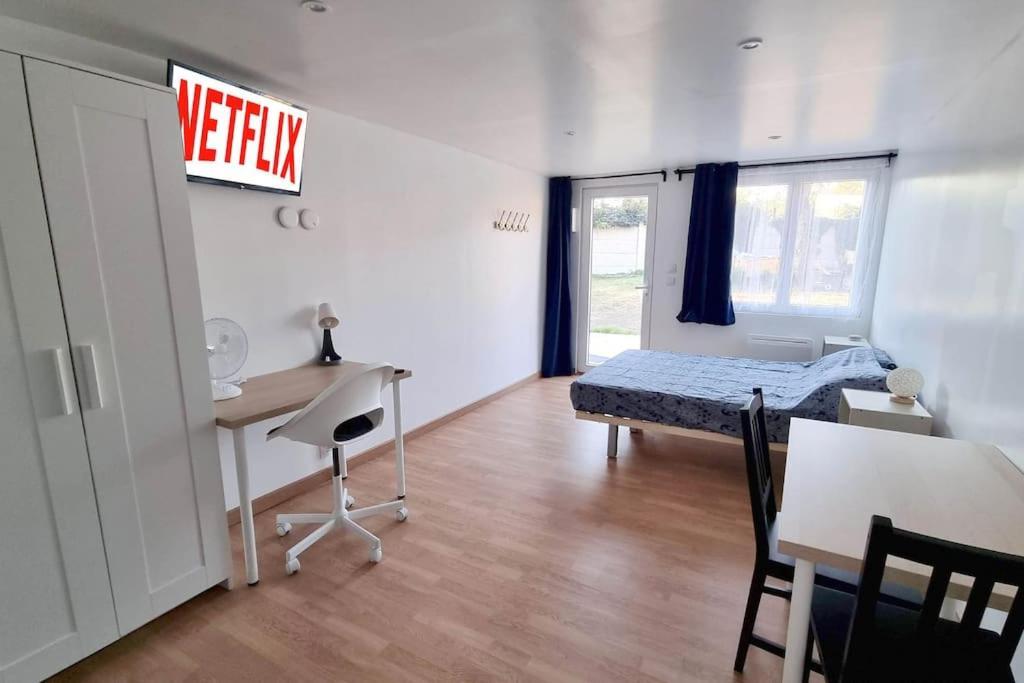 Studio En Rez De Jardin Avec Terrasse Privee - Le Petit Chateau Avesnois - Tv - Wifi - Logement Complet Avesnes-sur-Helpe Esterno foto