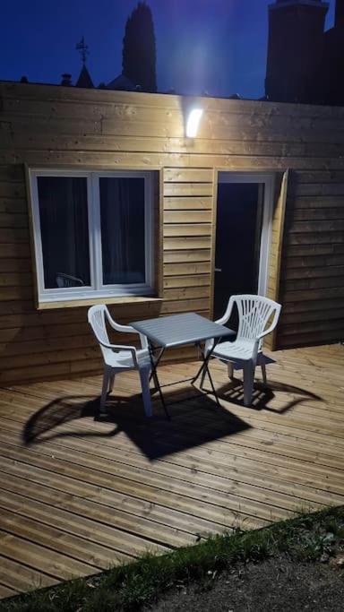 Studio En Rez De Jardin Avec Terrasse Privee - Le Petit Chateau Avesnois - Tv - Wifi - Logement Complet Avesnes-sur-Helpe Esterno foto