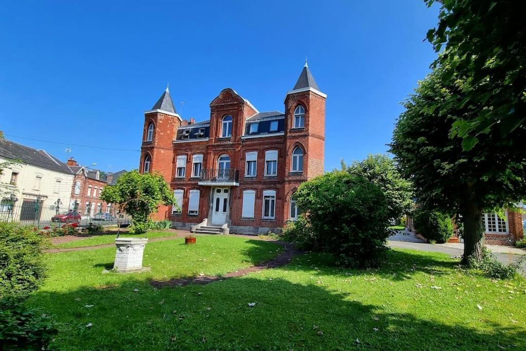 Studio En Rez De Jardin Avec Terrasse Privee - Le Petit Chateau Avesnois - Tv - Wifi - Logement Complet Avesnes-sur-Helpe Esterno foto