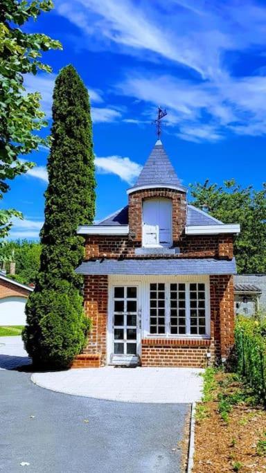 Studio En Rez De Jardin Avec Terrasse Privee - Le Petit Chateau Avesnois - Tv - Wifi - Logement Complet Avesnes-sur-Helpe Esterno foto
